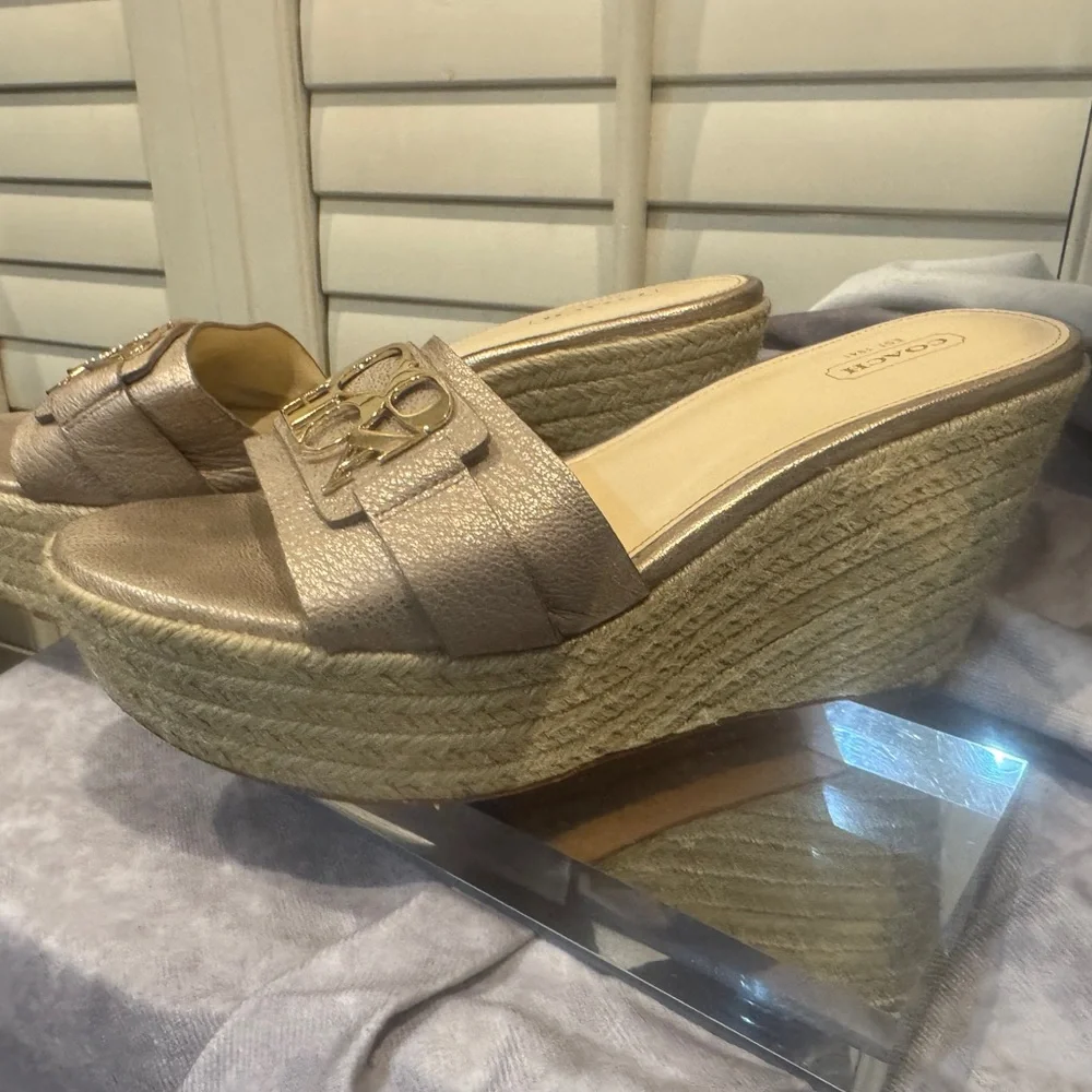 Coach Carlana Signature Espadrille Wedge Gold Wedge Sandals 9.5m Nice‎